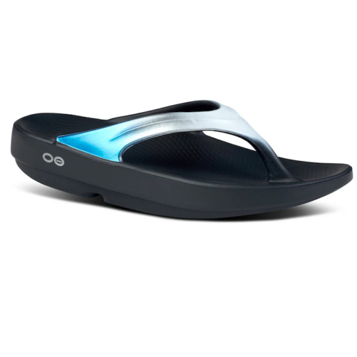 Oofos Women's OOlala Luxe Sandal featuring OOfoam™ technology, arch support, a glossy Luxe finish, and superior impact absorption for recovery.
