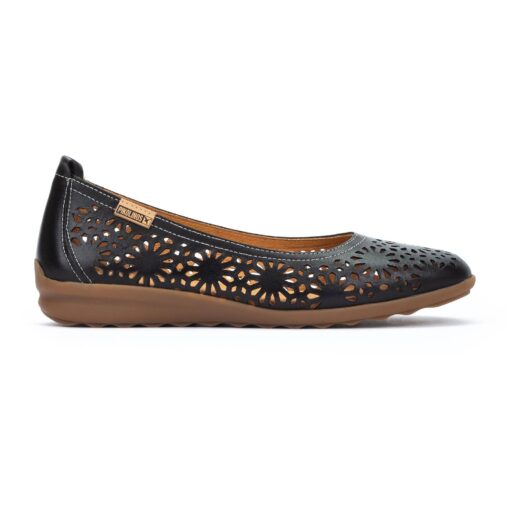Pikolinos Women’s Alcoi Ballet Flat featuring a sleek leather upper, slip-on design, and a 3 cm heel for stylish comfort and versatility.