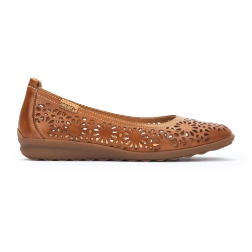 Pikolinos Women’s Alcoi Ballet Flat featuring a sleek leather upper, slip-on design, and a 3 cm heel for stylish comfort and versatility.